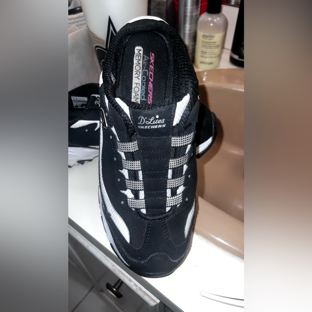 Ladies Delight’s slip on Sketchers